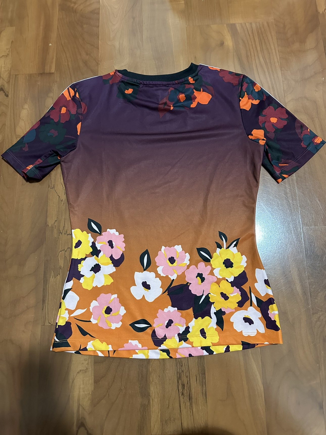 Adidas women T-shirt image indicator(2)