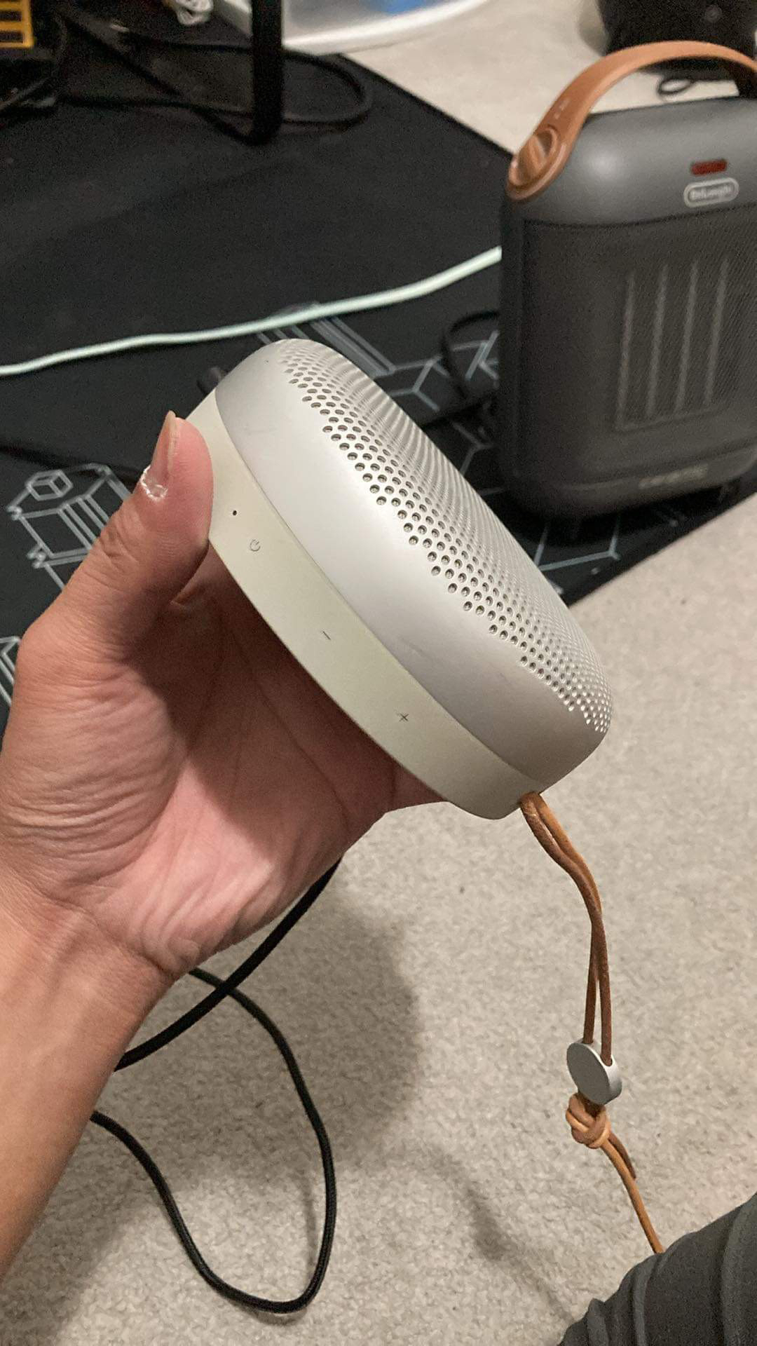 BEOSOUND A1 2ND GEN    Waterproof Bluetooth speaker - photo 2