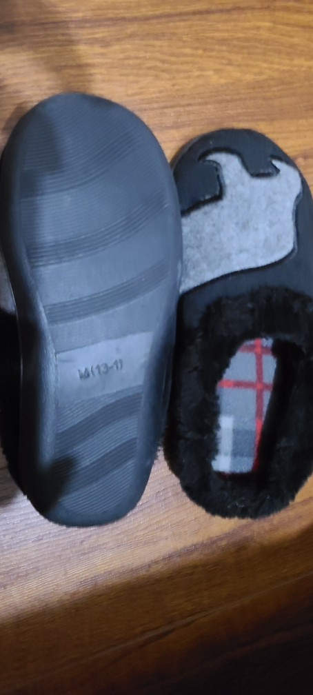 kids bed slippers in great condition image indicator(2)