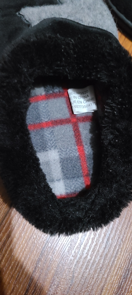 kids bed slippers in great condition image indicator(3)