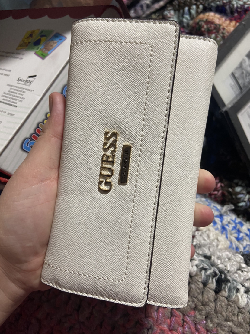 White Guess Wallet - Brand New image indicator(3)
