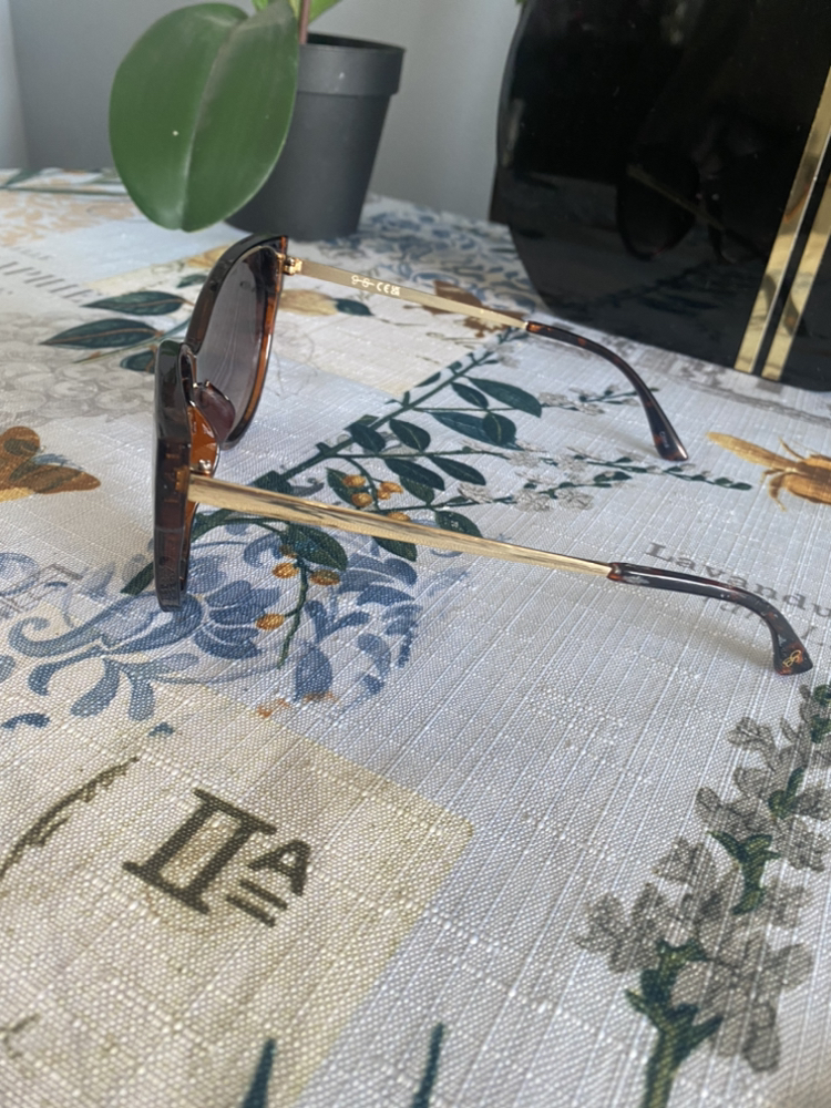 Jessica Simpson sunglasses image indicator(2)