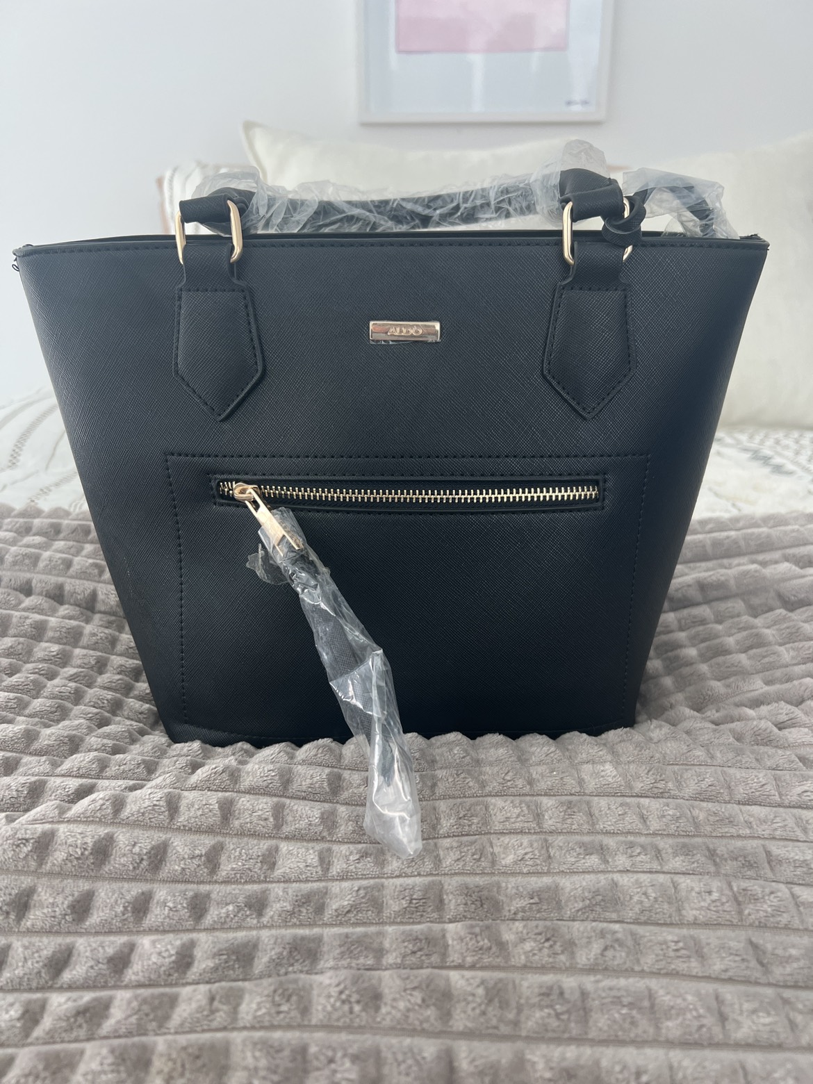 BNWT Black Aldo purse w/crossbody strap thumbnail