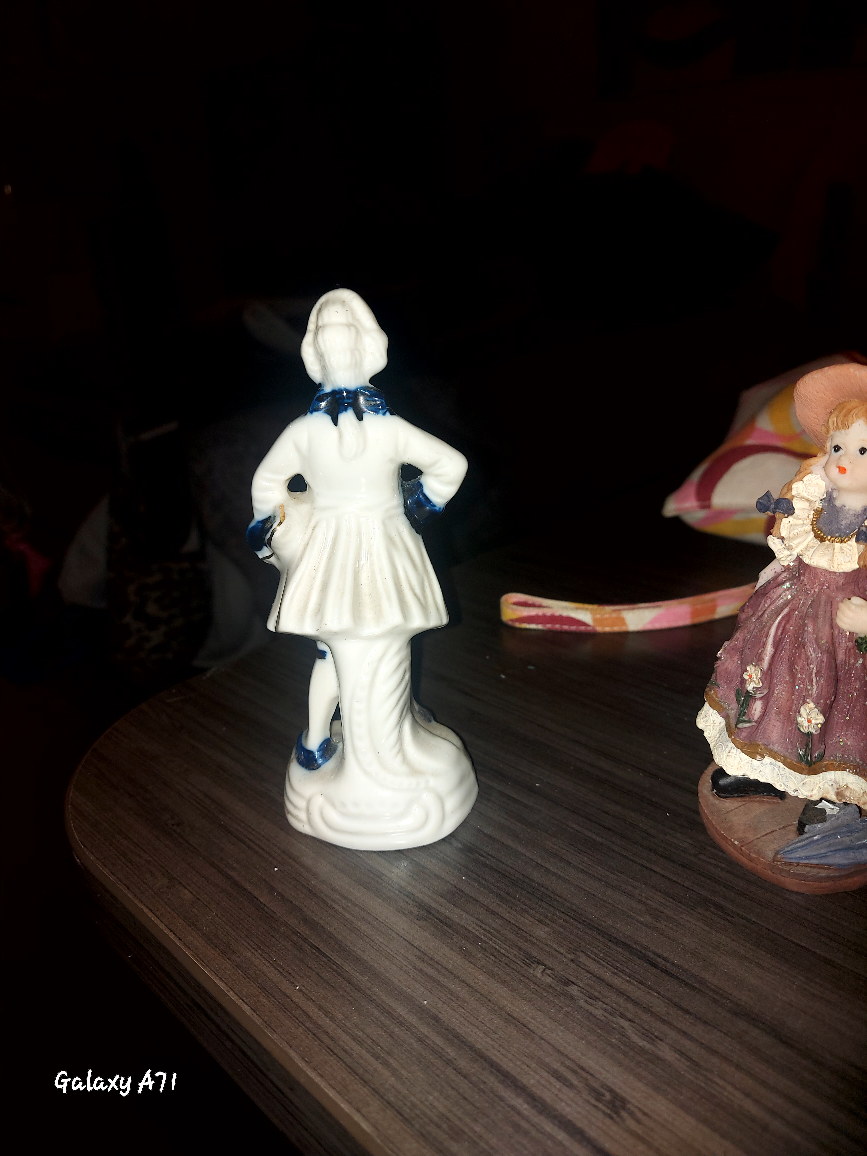 Blue And White Porcelain Colonial Figurine. - photo 3