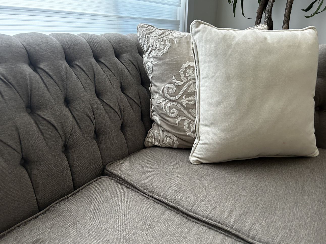 5 piece sofa set (1 love seat and 1 three seater sofa) - photo 3