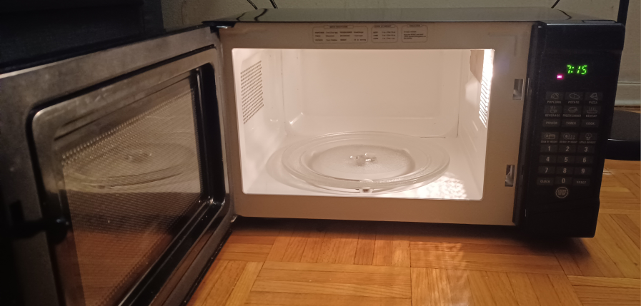! Like New ! Microwave,  Black from RCA thumbnail