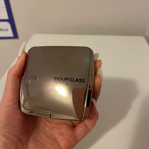 Hourglass Ambient Lighting Bronzer