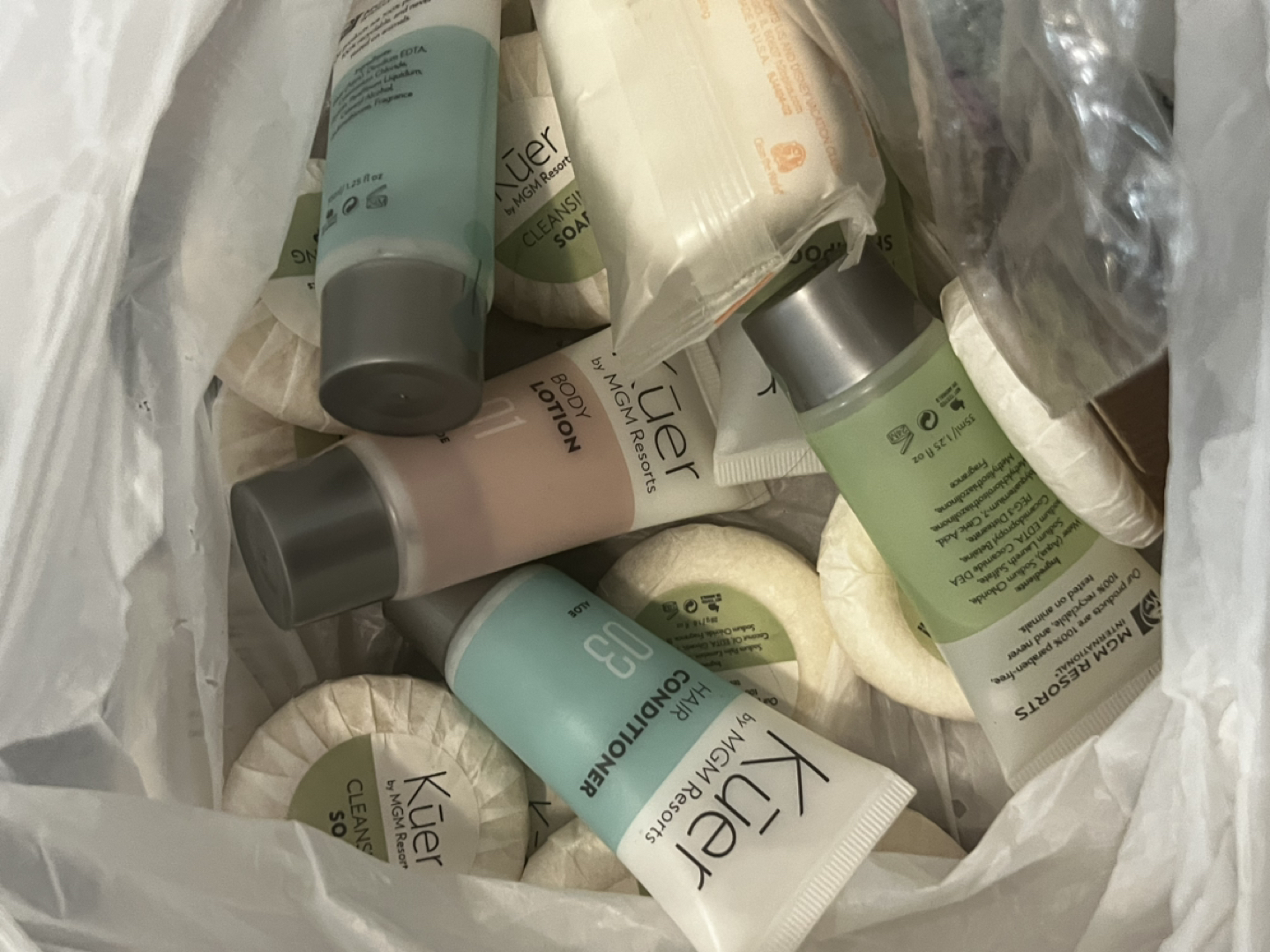 Free bags of hotel toiletries 🥕 image indicator(4)