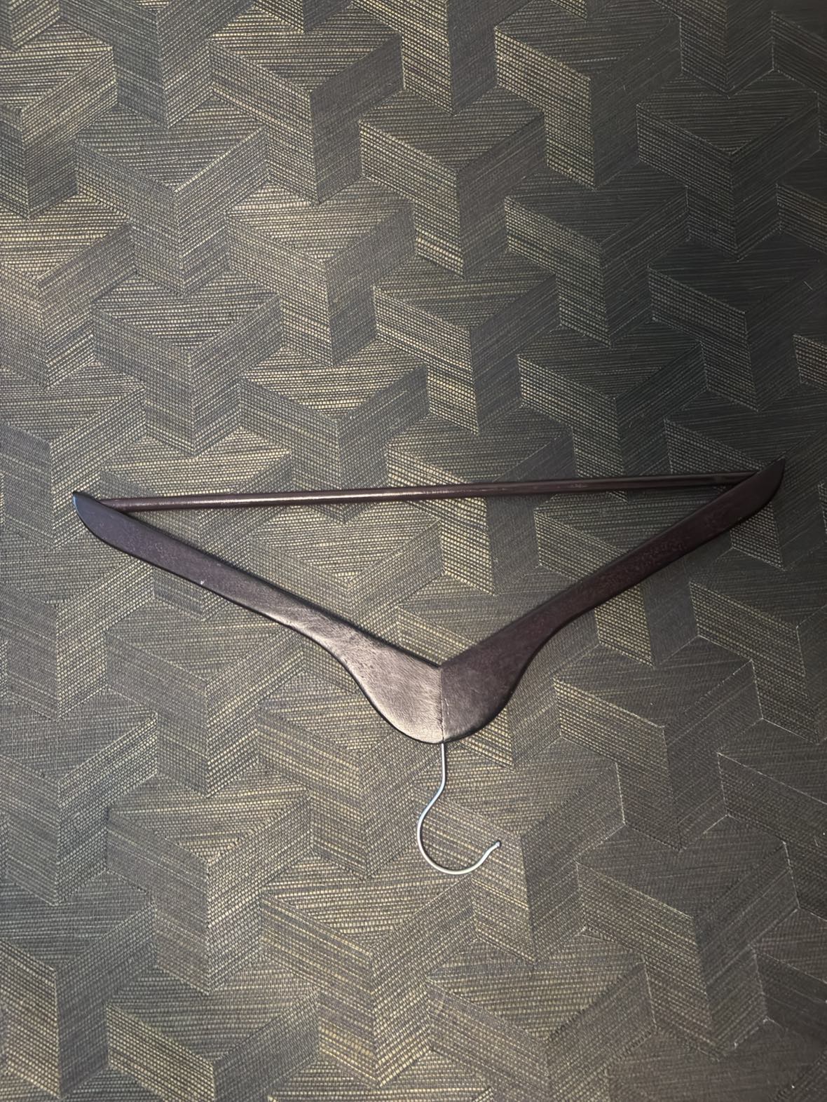 6 x Wooden Clothing Hangers - photo 2