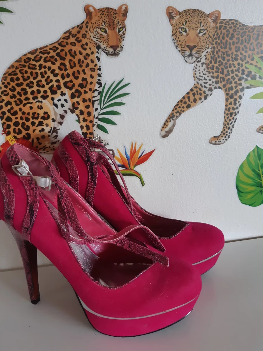 High-heel Shoes thumbnail