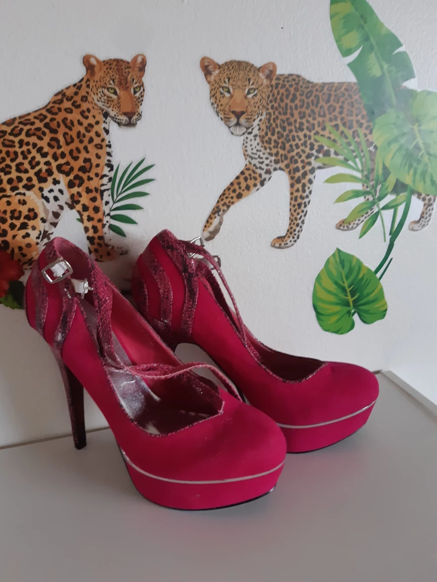 High-heel Shoes image indicator(2)