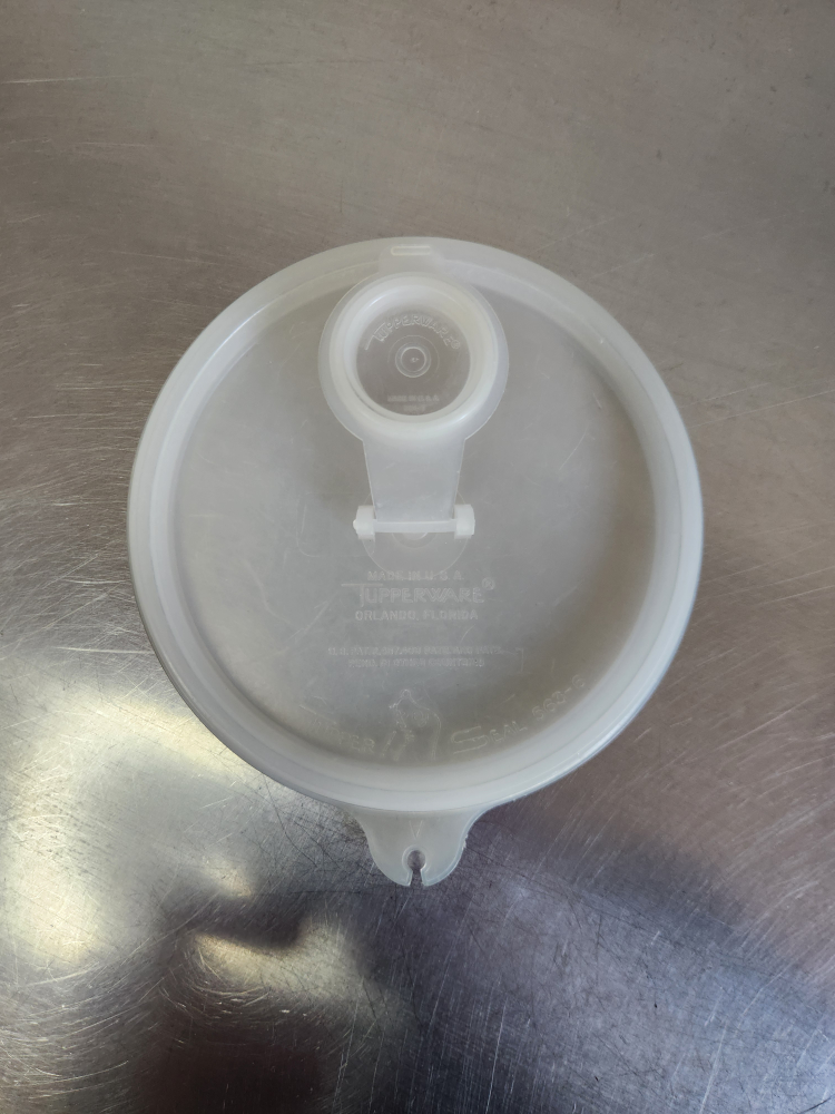 Vintage Tupperware Handolier Cannister 🥕 image indicator(2)