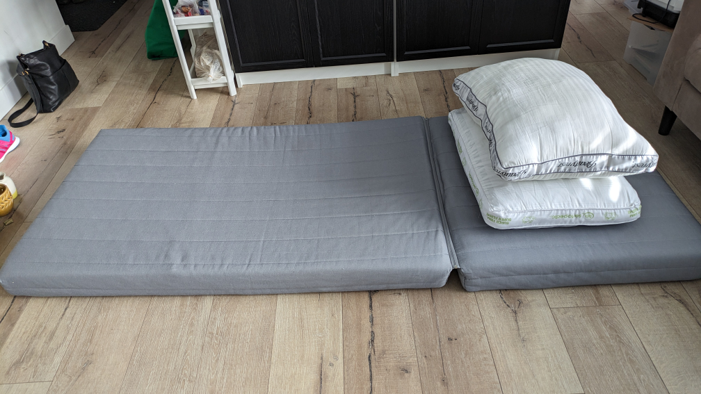 single mattress with 2 pillows