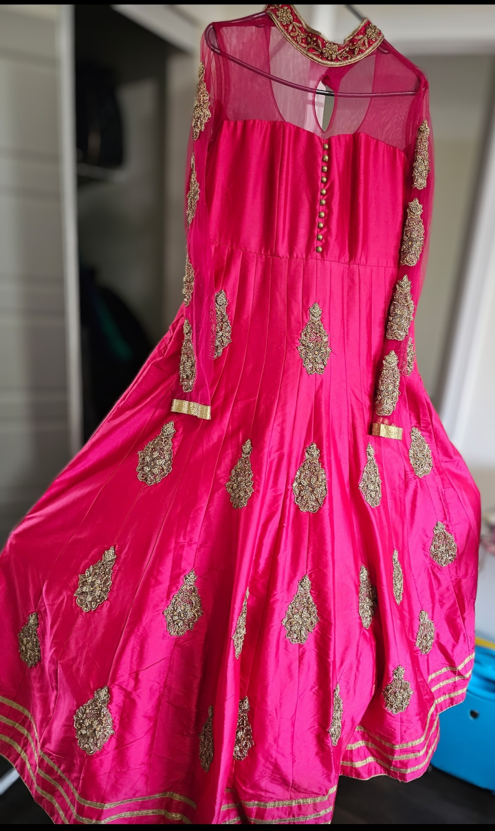 Pink designer suit - very rarely used - photo 3