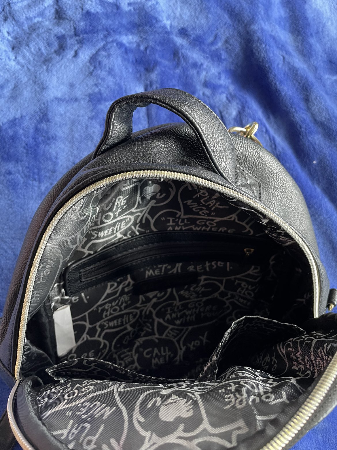 Black Backpack image indicator(4)