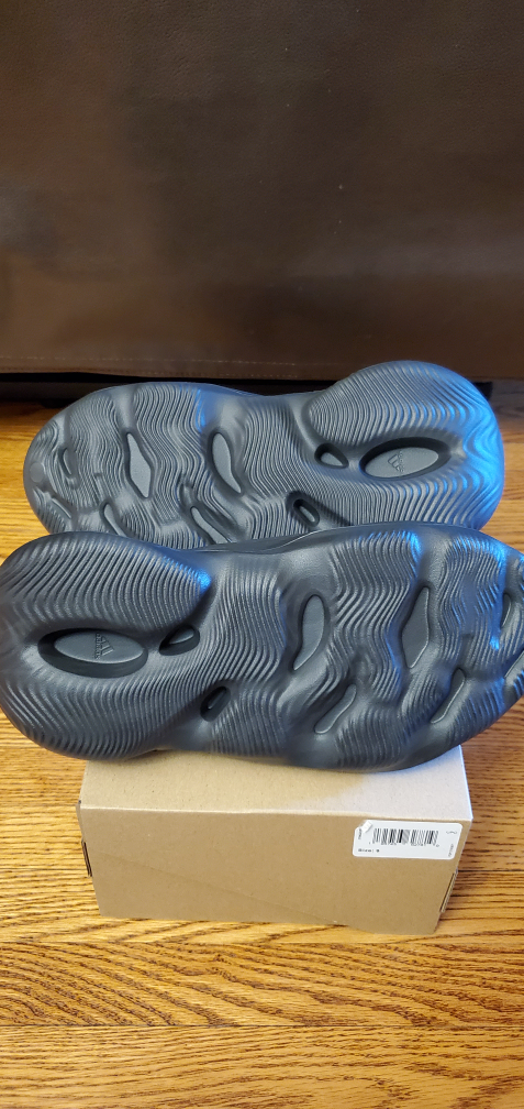 Yeezy Foam RNNR ONYX  - Size 9 image indicator(6)