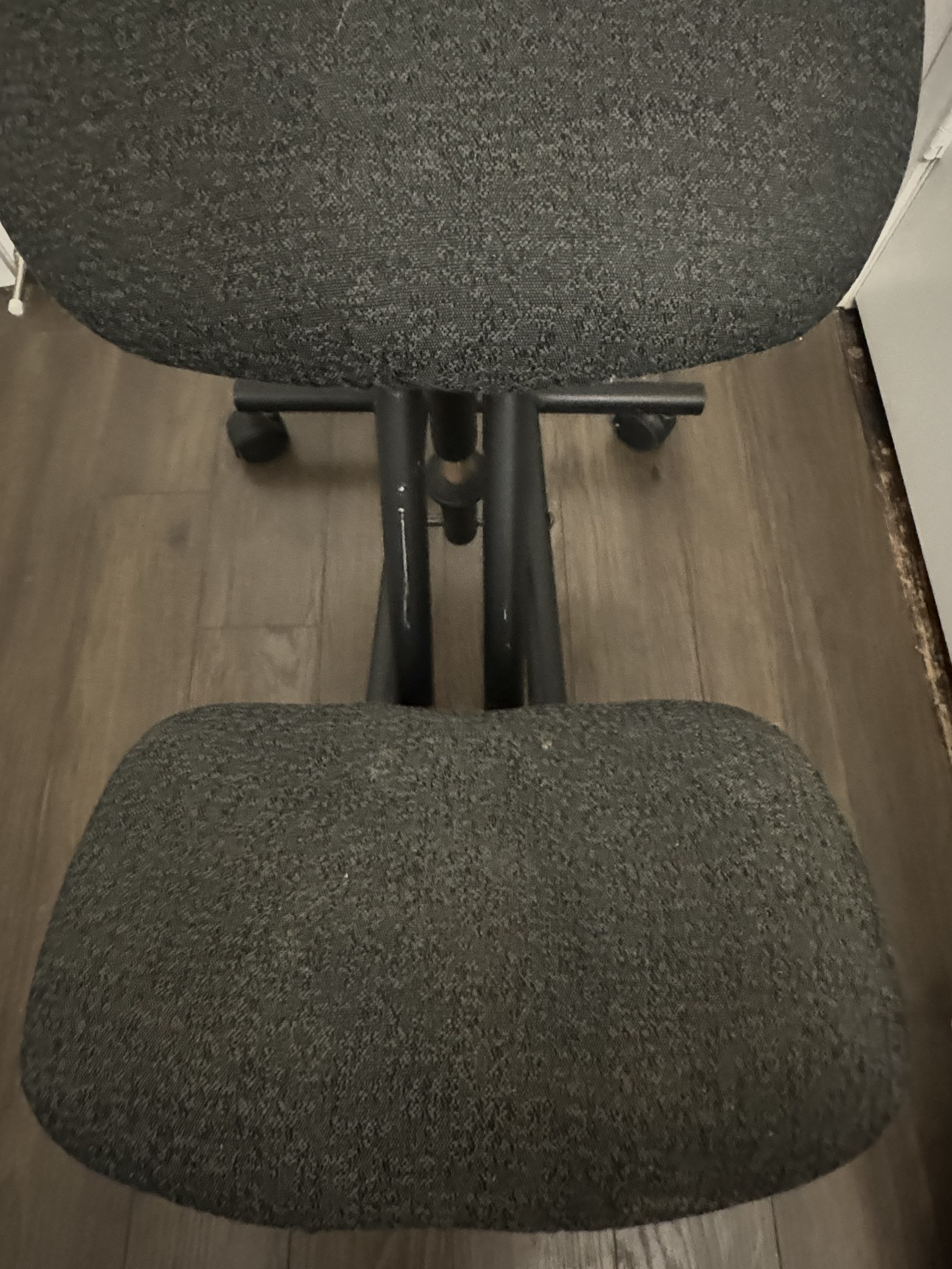 Ergonomic kneeling chair image indicator(2)