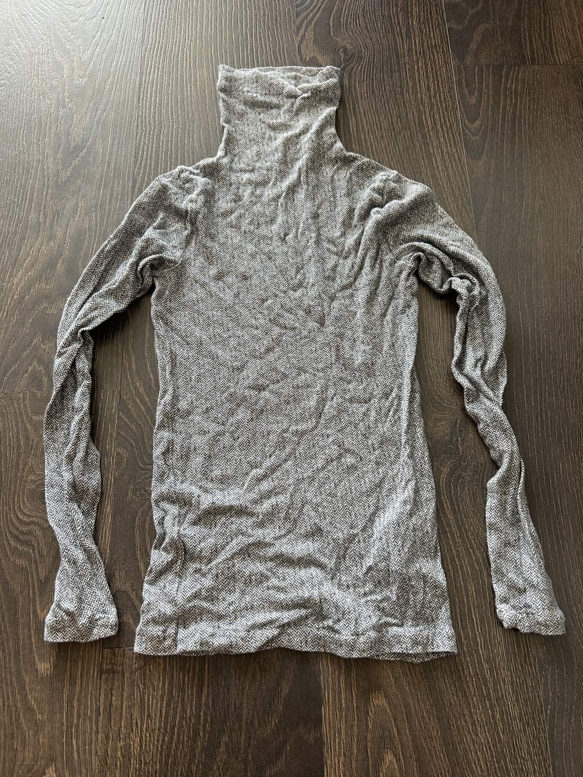 Woman Grey turtle neck
