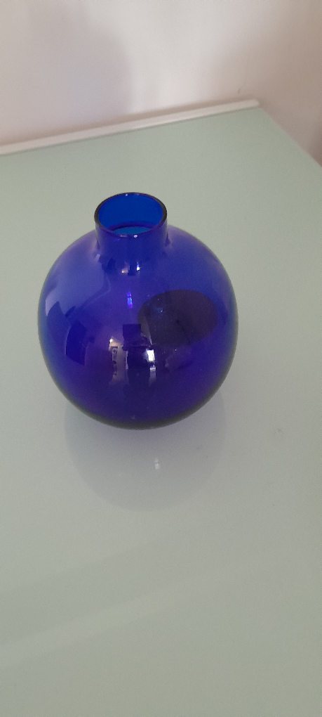 Gorgeous blue glass vase from Indigo - photo 2