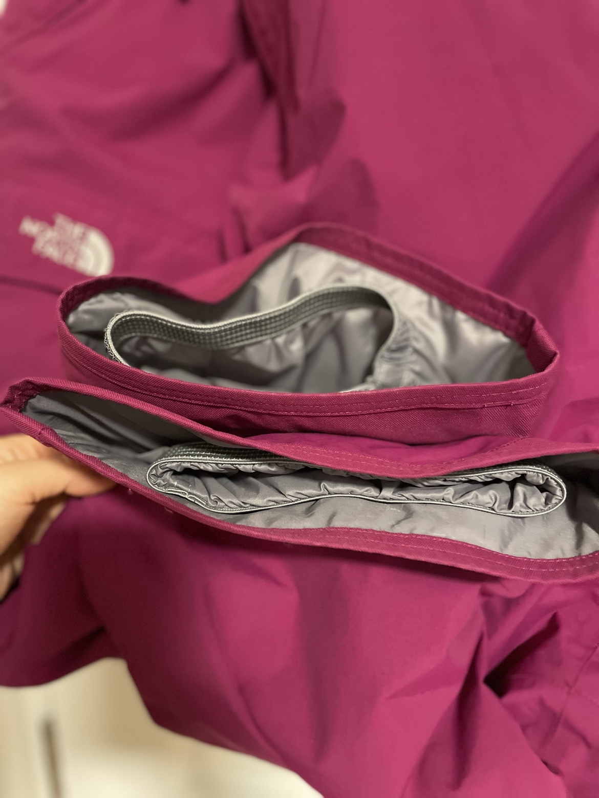 Northface snow pants (kids size XL/ women size XS) image indicator(5)