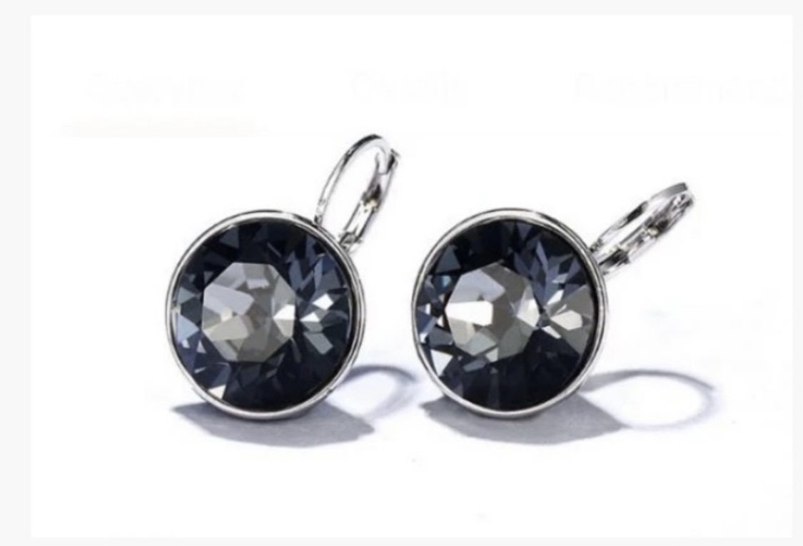 Sliver solitaire hoops earrings image indicator(4)