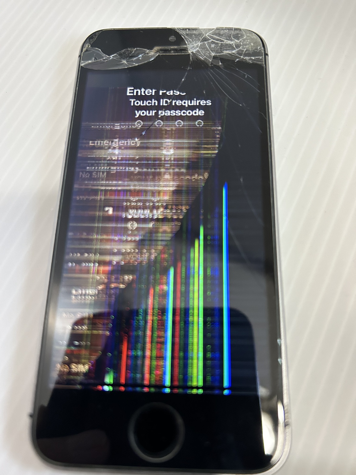 iPhone SE  (damaged screen) thumbnail