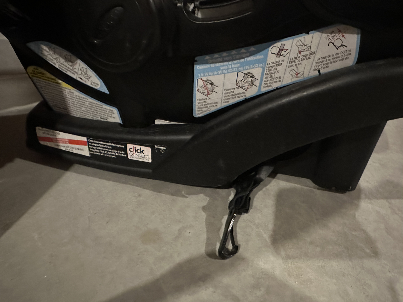 Graco Snugride XL car seat cover and base - photo 2