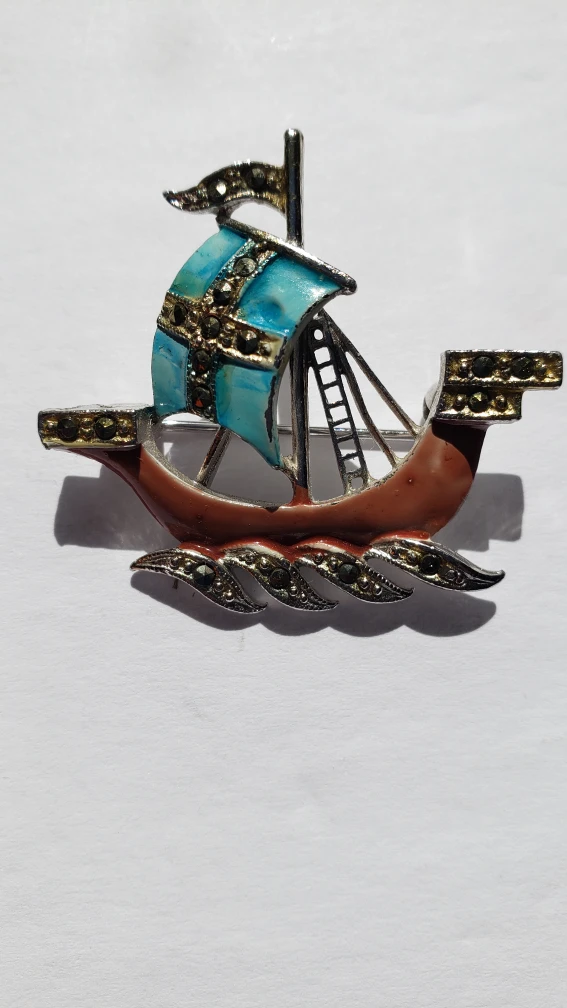 Enamel Brooch ship image indicator(2)