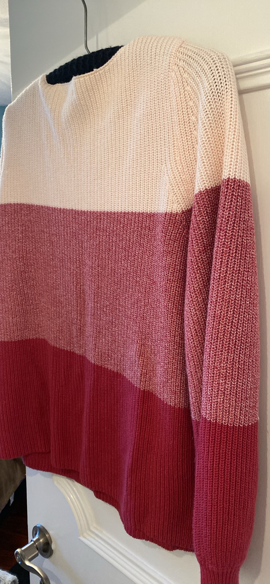 Woman’s sweater thumbnail