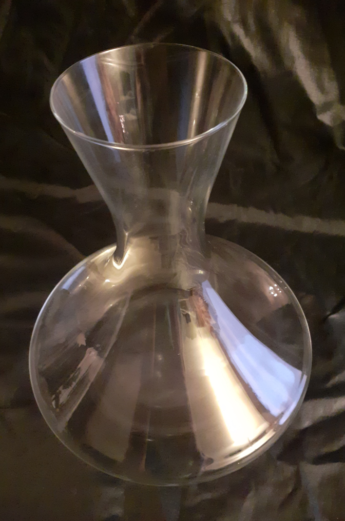 Large Glass Wine Decanter image indicator(2)