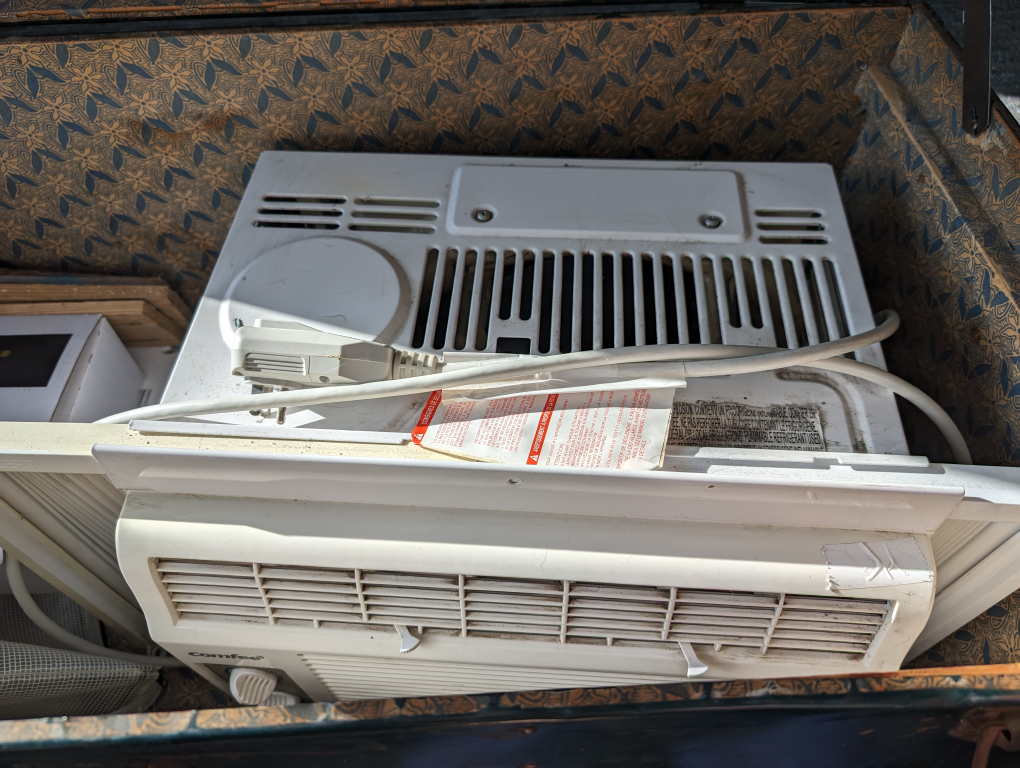 Air Conditioner (Window Unit) 5,000 BTU 💨 image indicator(2)