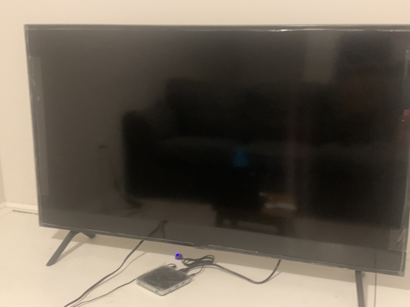 Samsung 50” UHD Tv 7 series and remote - photo 3