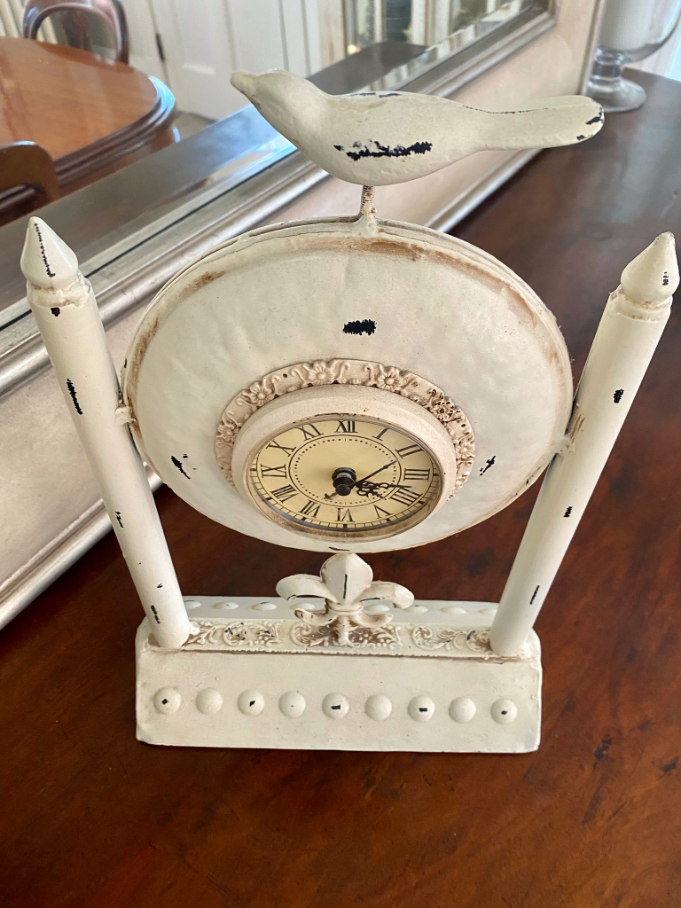 ⭐️NEW Gorgeous distressed French hair and decor Bird clock⭐️ image indicator(2)