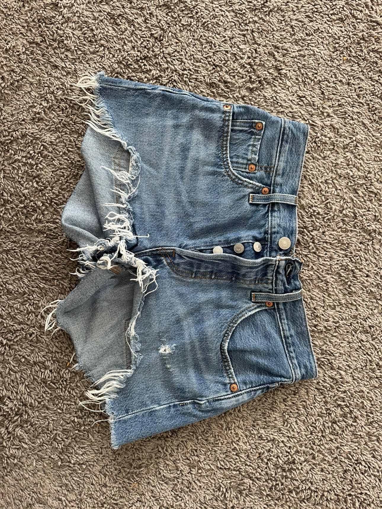 Levi 501 Shorts (W25)