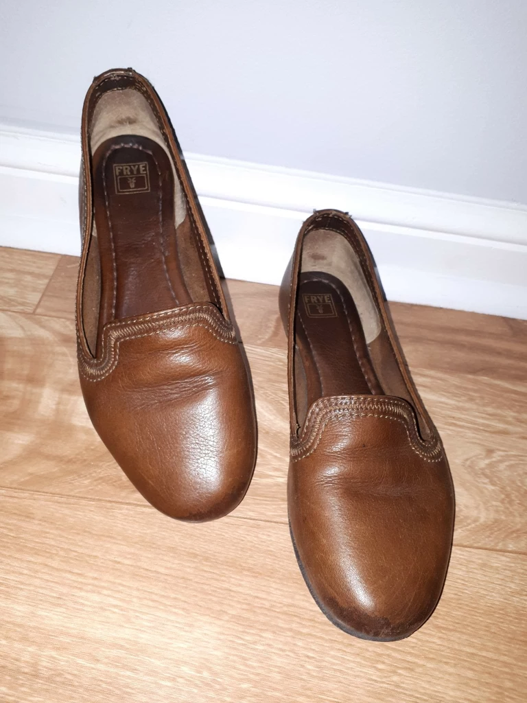 Frye flats.  #size7 B, image indicator(2)