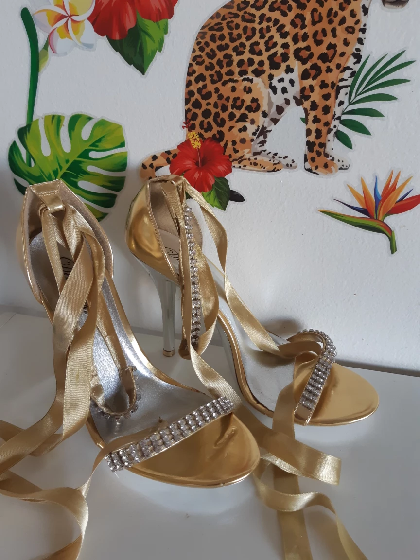 High-heel Shoes