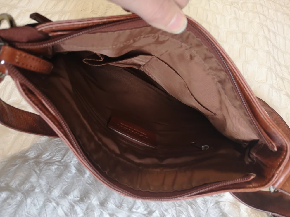 Danier leather purse image indicator(3)