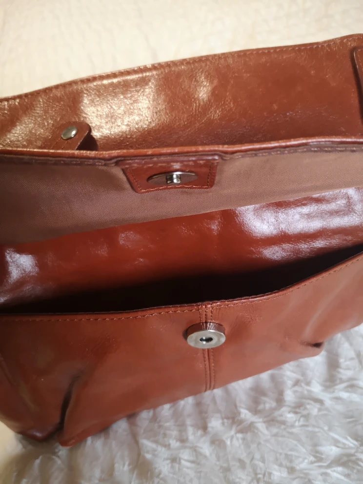 Danier leather purse image indicator(4)