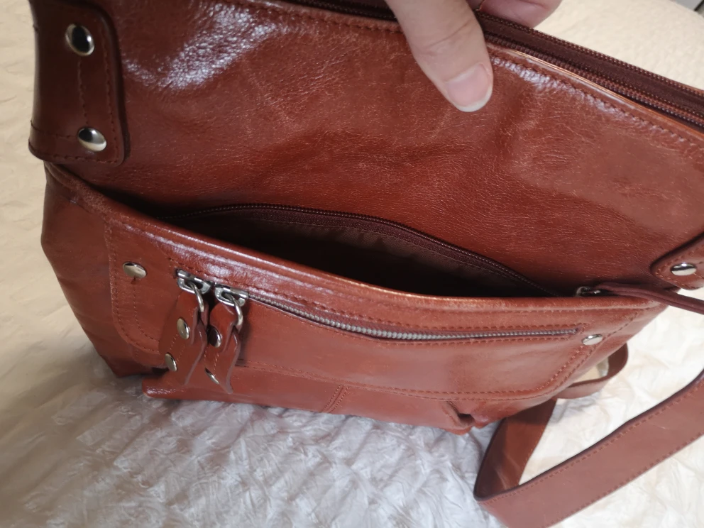 Danier leather purse image indicator(6)