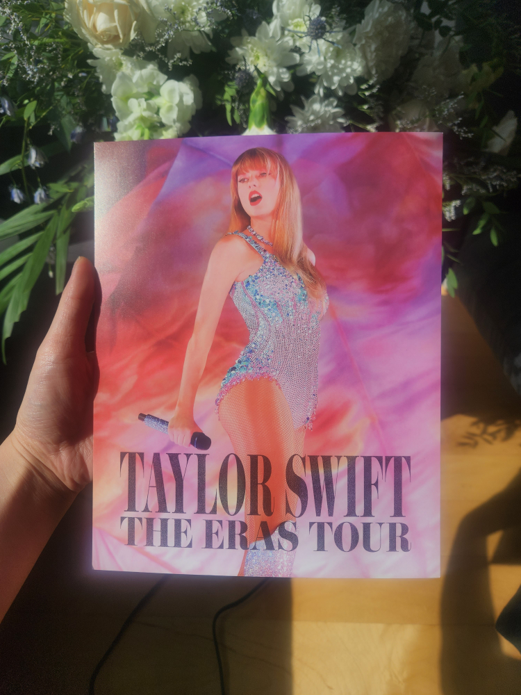 ✨ Pristine TAYLOR SWIFT ERAS official poster #freecycle