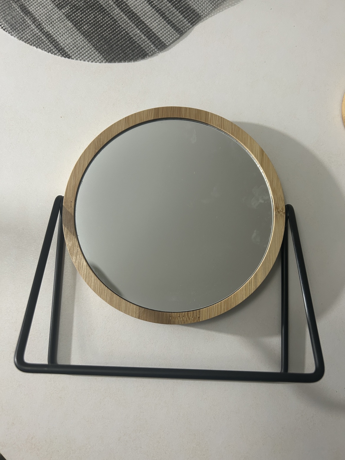 Amazon basic face mirror - wood/black image indicator(3)