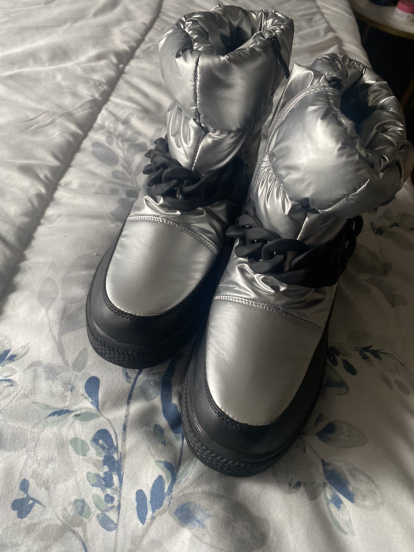 Boots black and silver