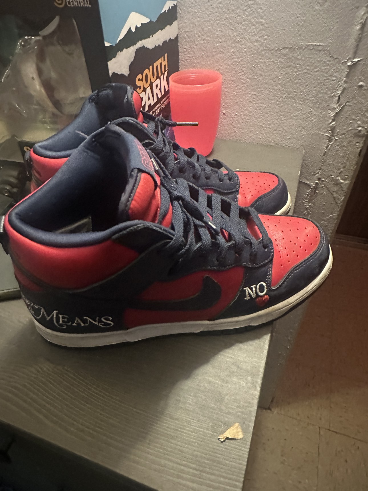 Supreme dunks (no love)