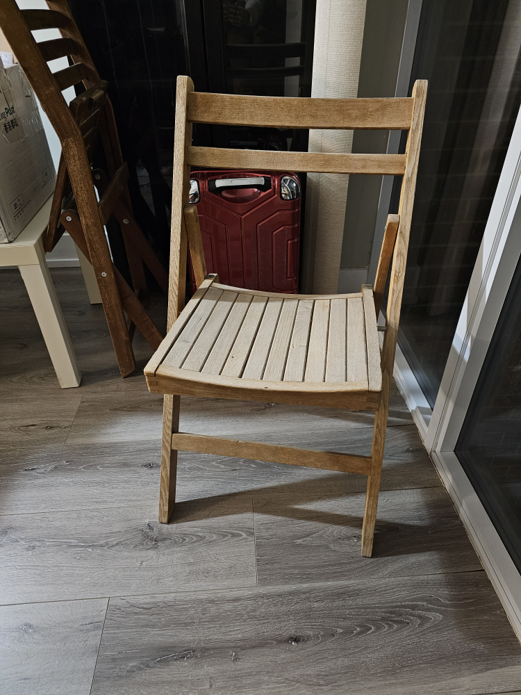 wooden chair - photo 2