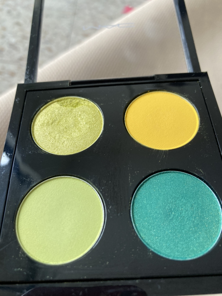 MAC eyeshadow pallete image indicator(3)