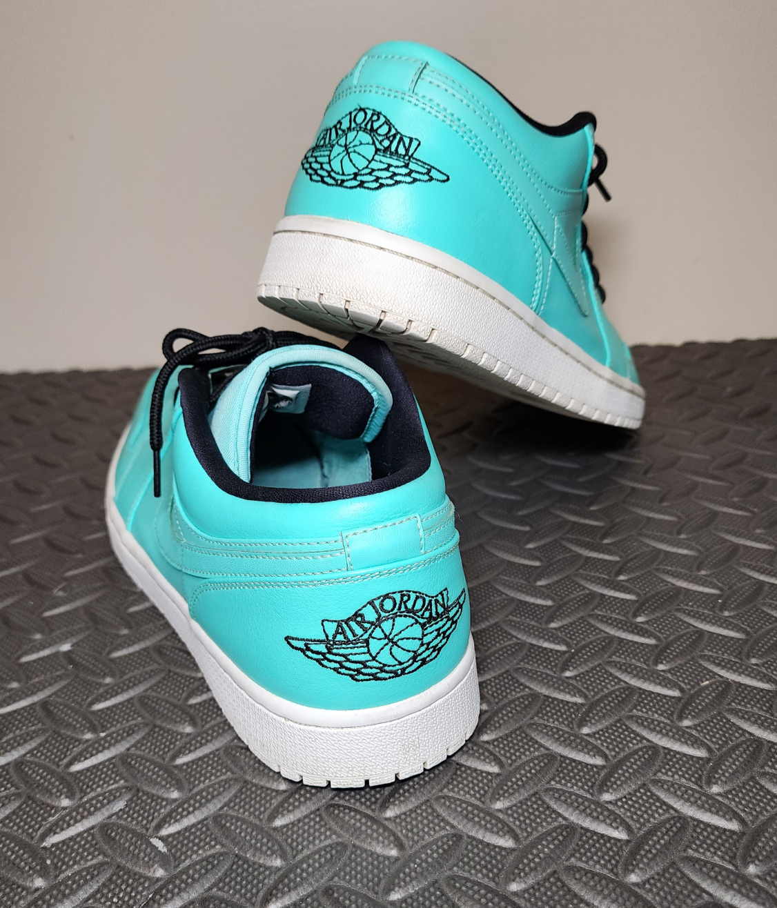Jordan 1 Retro Low Hyper Turquoise Authentic Collectible - photo 3