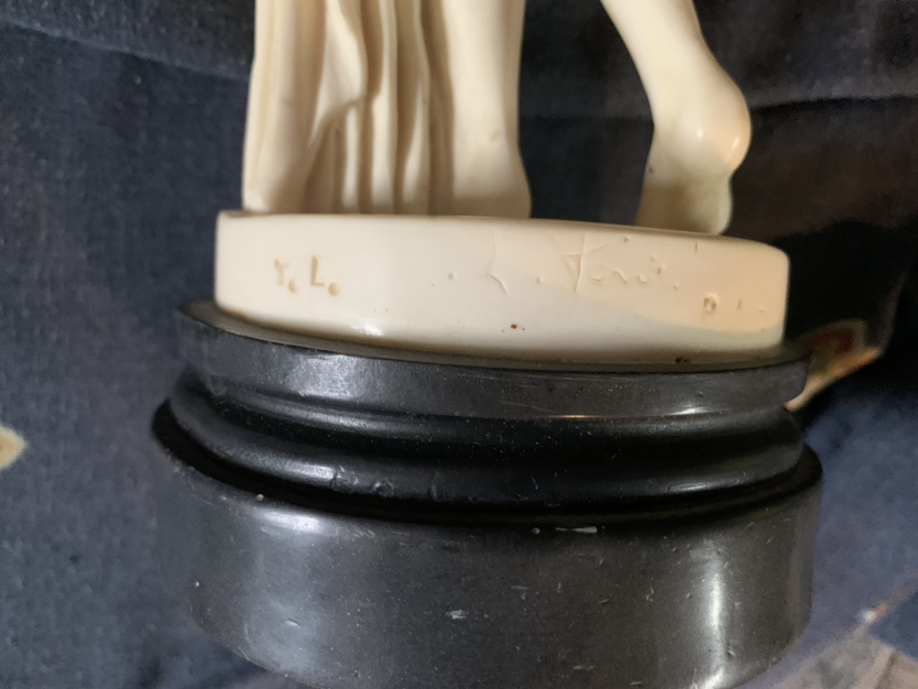 Santini Sculpture image indicator(4)