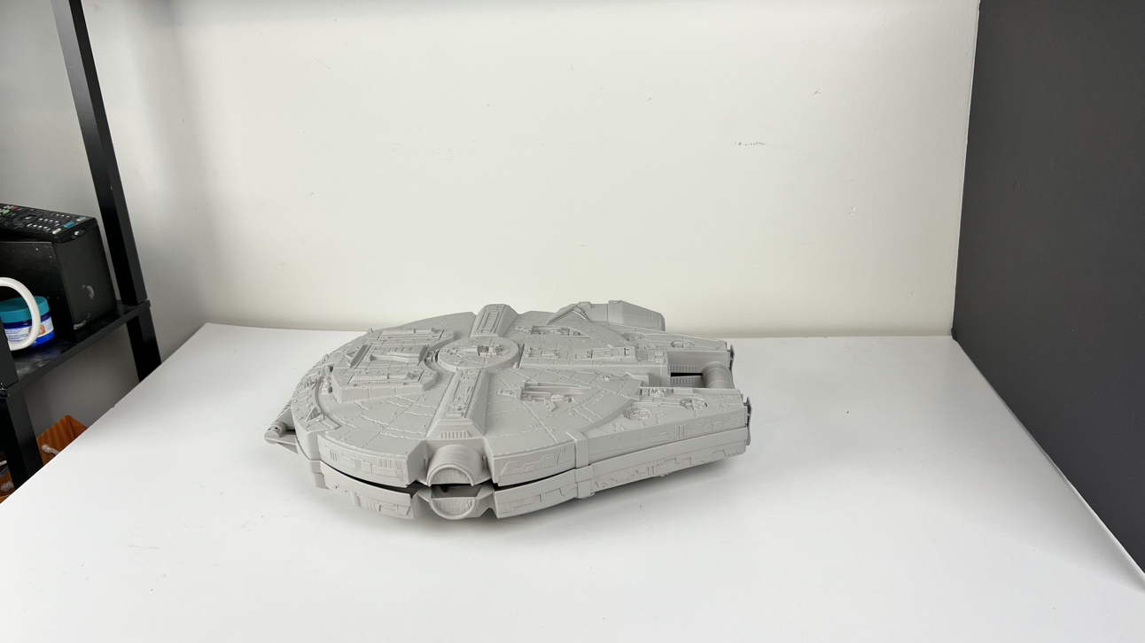 Millenium Falcón case w/18 figures image indicator(6)