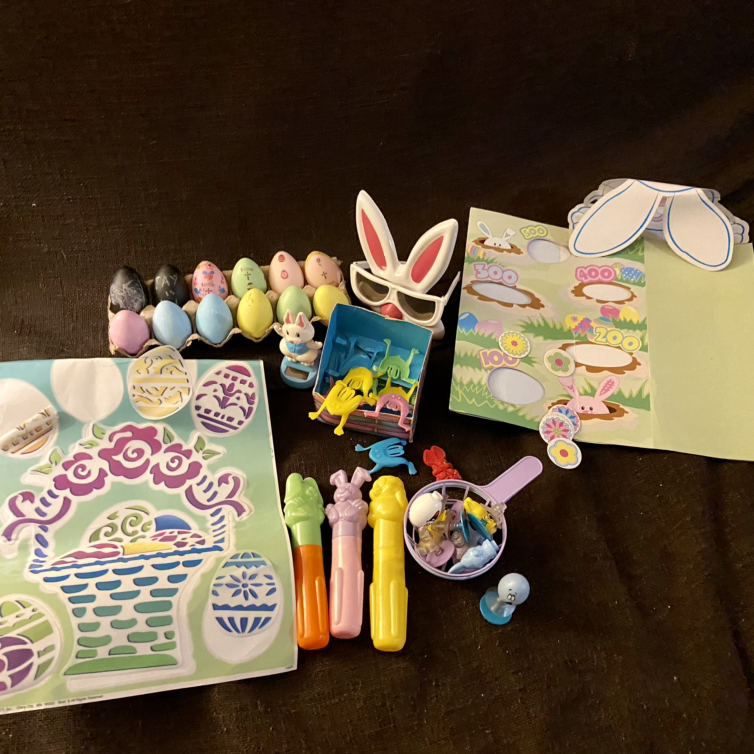 Easter lot-  various toys games & decor image indicator(9)