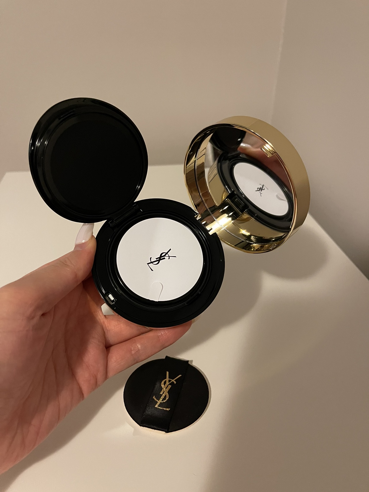 Yves Saint Laurent Luminous Matte Cushion Foundation image indicator(5)